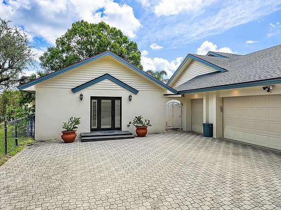 3rd image of 170 SE Turtle Creek Drive