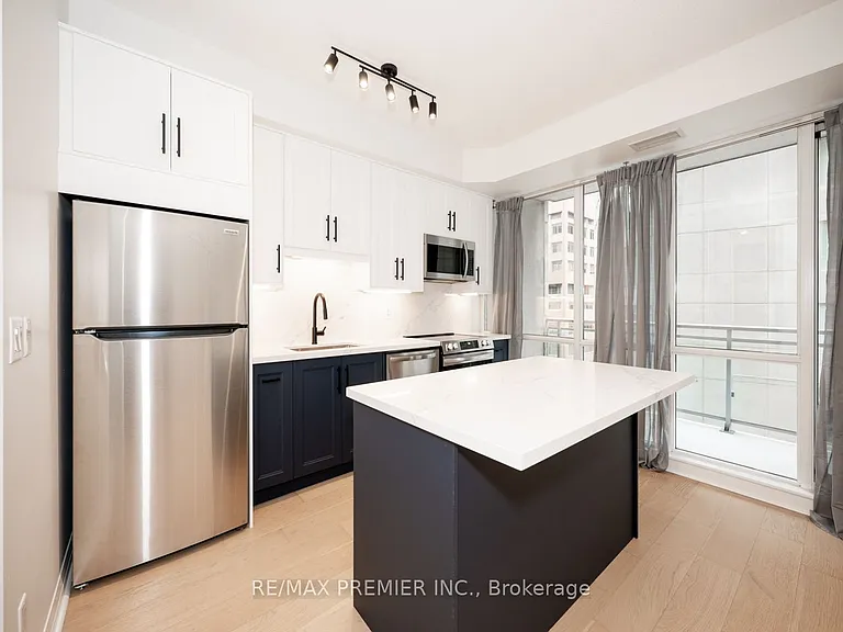 220 Victoria St #705 — Photo 11