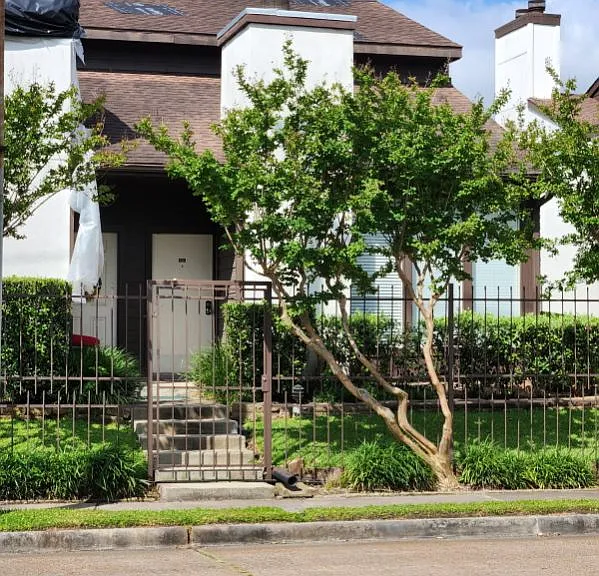 8020 Braesmain Dr — Photo 1