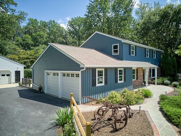 60 Hilltop Dr