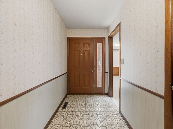 5th image of 357 Village Ln