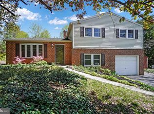 859 Country Ln, York, PA 17406