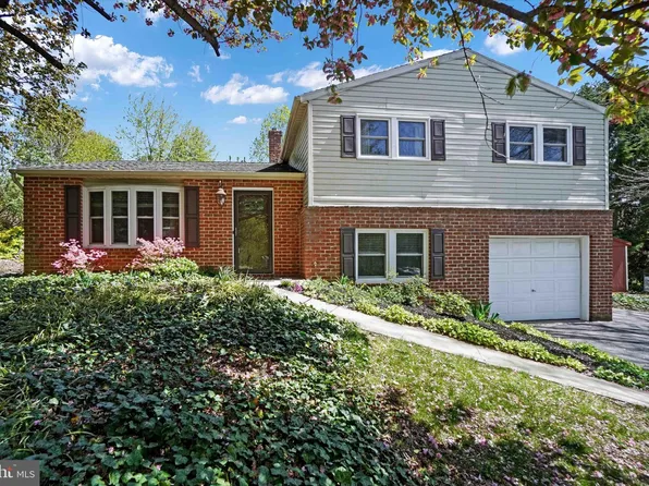859 Country Ln, York, PA 17406