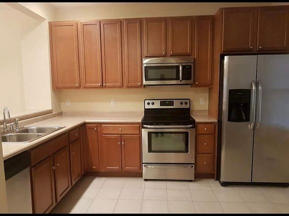 4th image of 3736 Fairmont Ave