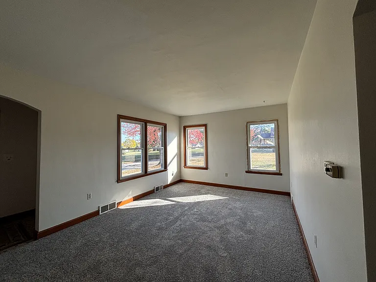 1315 Elm St — Photo 5