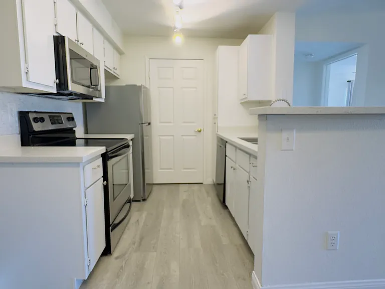 231 W Horizon Ridge Pkwy #927 — Photo 14