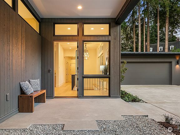 3rd image of 2345 W Lake Sammamish Parkway NE