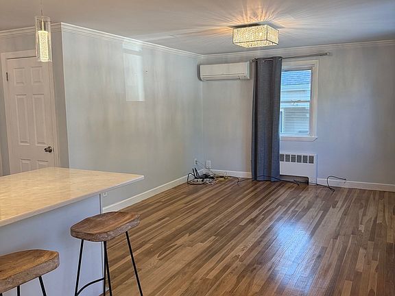 3rd image of 128 Seminole Ave #128