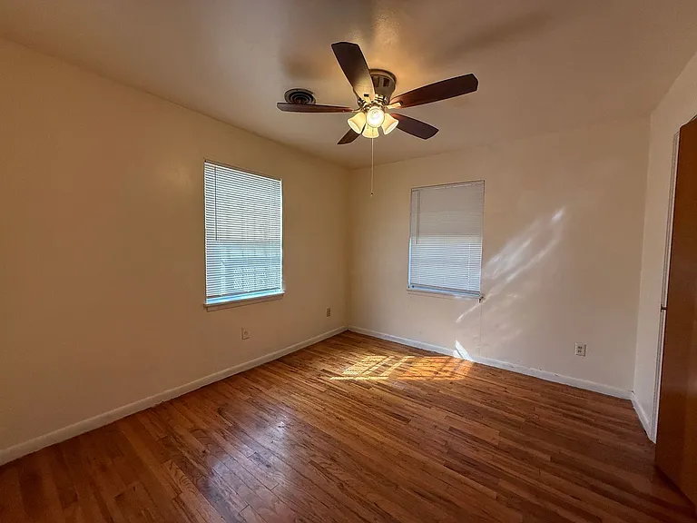 708 Houston St — Photo 6
