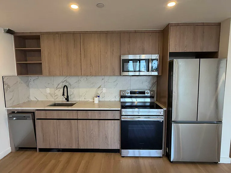 321 Franklin Ave #4D — Photo 6