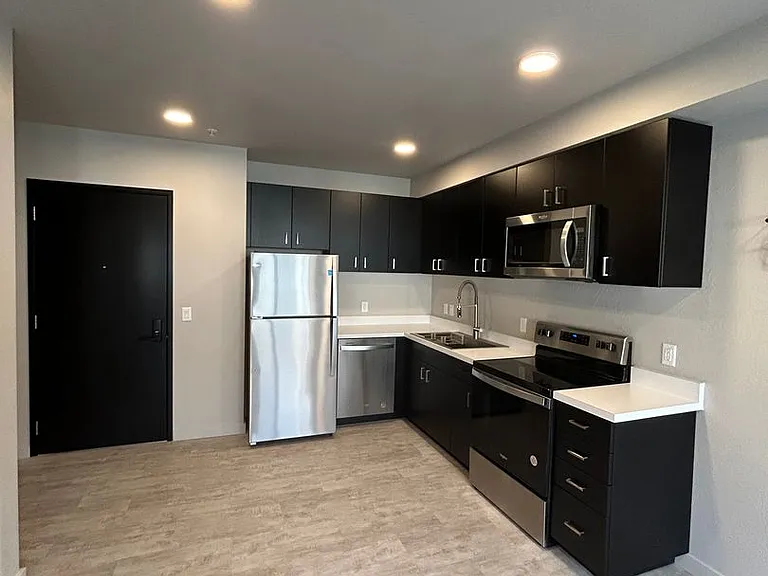 121 S Holly — Photo 16