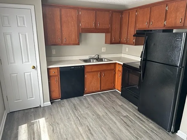 294 Raleigh Dr #C — Photo 3