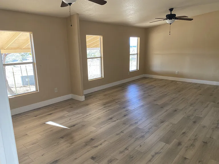 276 Artesia Ave — Photo 1