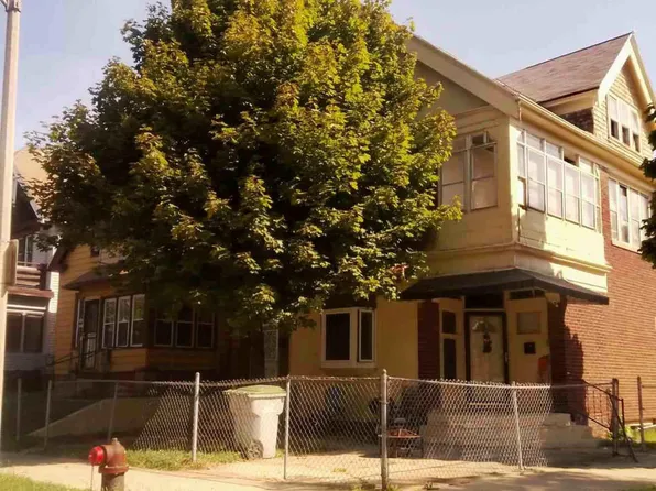 2400 N 34th St #2402, Milwaukee, WI 53210