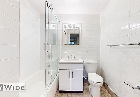 5th image of 240 E 82nd St APT 9C
