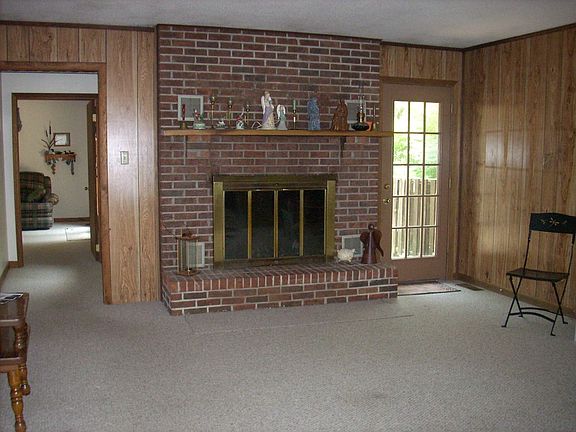 2nd image of 5024 Sunshine Ln