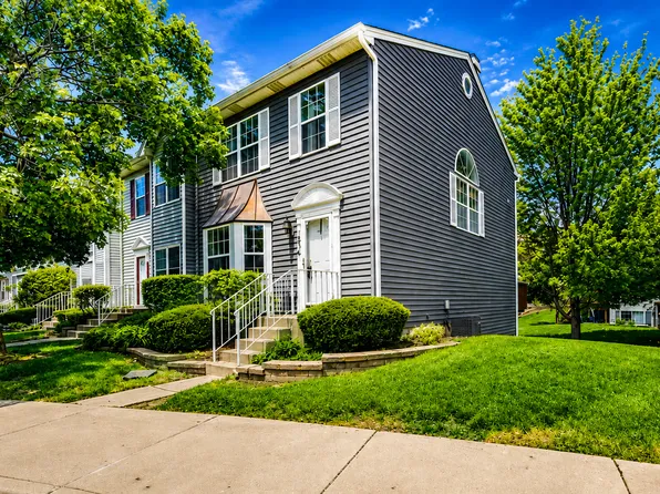 1236 Alexandria Ct, Geneva, IL 60134