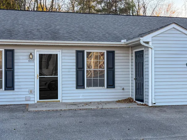 444 Tinkerview Dr, Cloverdale, VA 24077