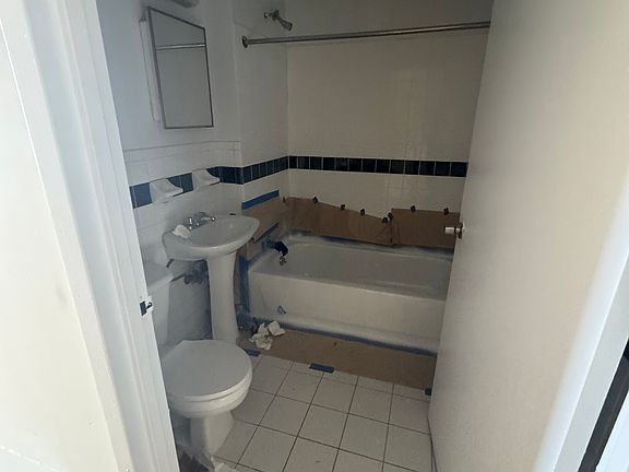 4th image of 1140 Fox St #2A