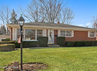 1705 W Estates Dr, Mount Prospect, IL 60056
