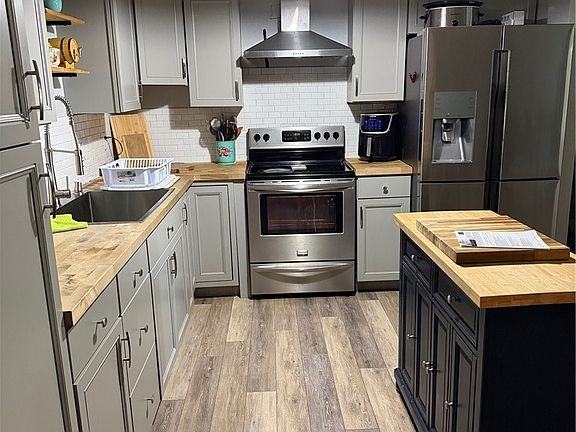 3rd image of 231 Rhapsody Ave