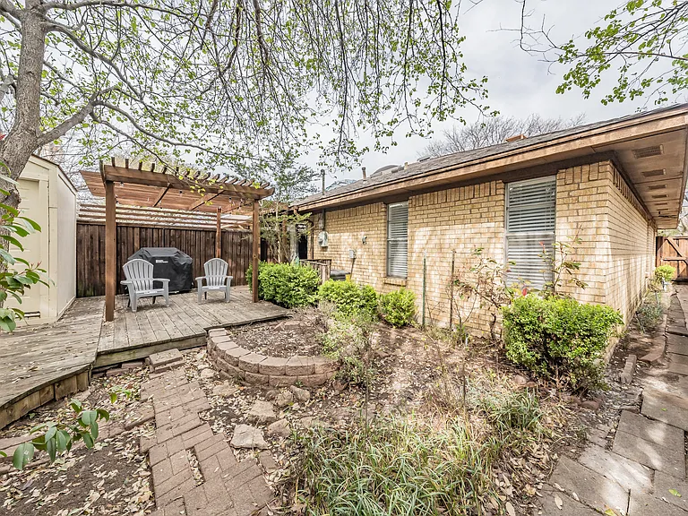 8901 Thompson Cir — Photo 50