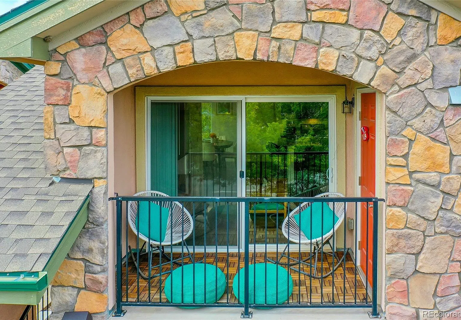 2 bed, 1058 sqft, $2,100 — Photo 1