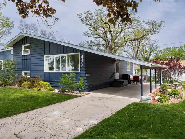 4406 Ozark St NE, Cedar Rapids, IA 52402