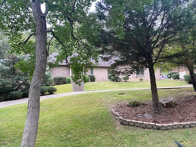 1424 Dartmouth Rd — Photo 2