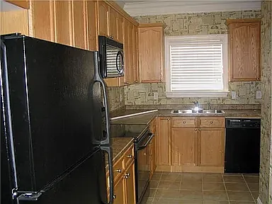 2 bed, 2.5 bath, 1300 sqft, $1,775 — Photo 2