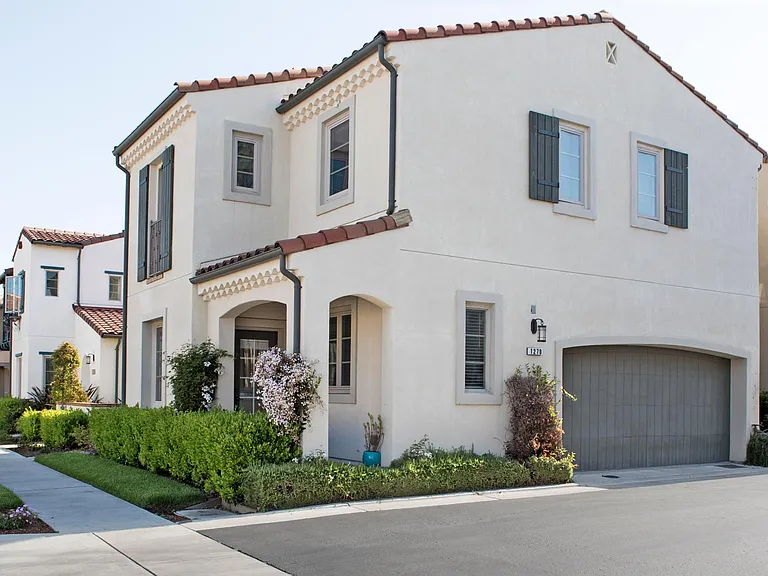 1270 Dahlia Loop — Photo 1