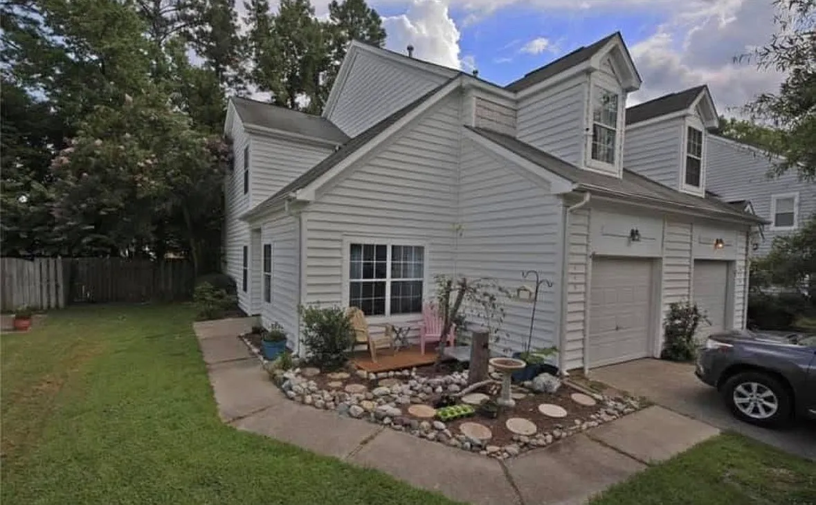 4 bed, 2.5 bath, 1700 sqft, $2,300 — Photo 1