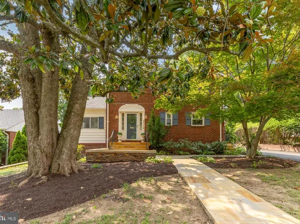 2712 S June St, Arlington, VA 22202