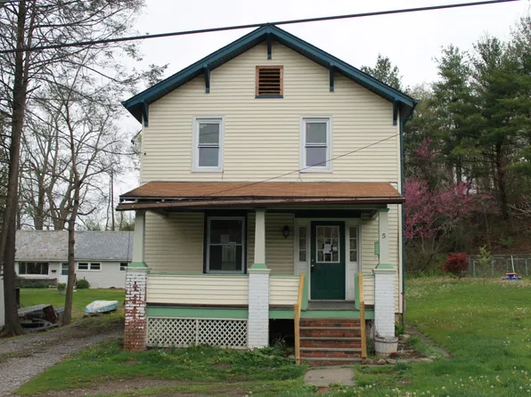 5 Grandview St, East Stroudsburg, PA 18301