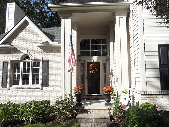 2nd image of 9906 Creekwood Trl