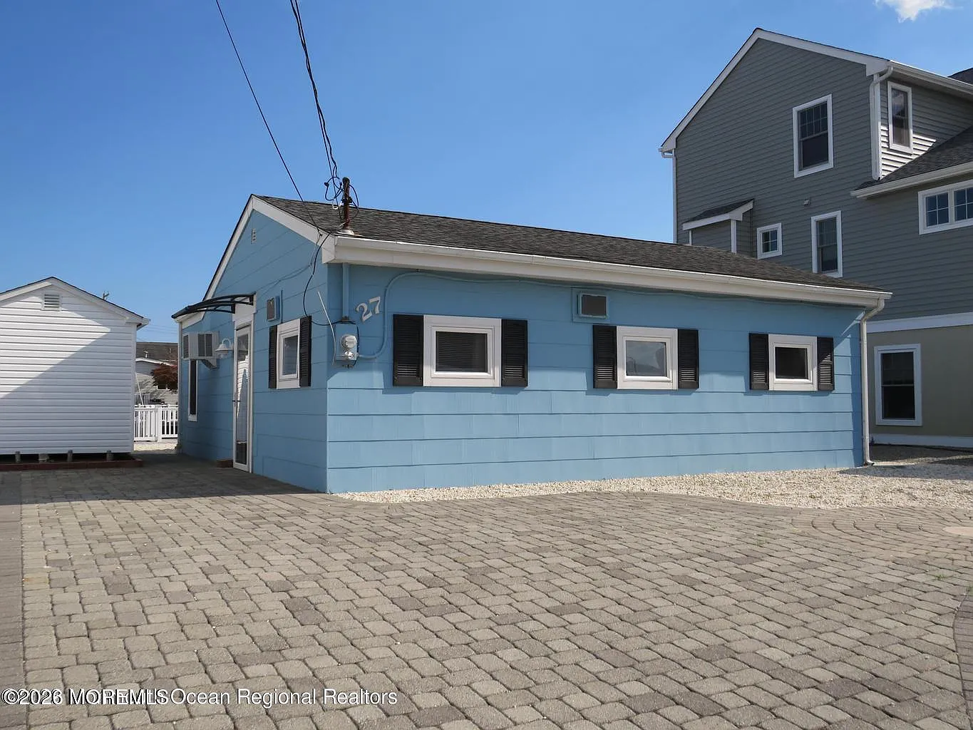 3 bed, 744 sqft, $2,300 — Photo 2