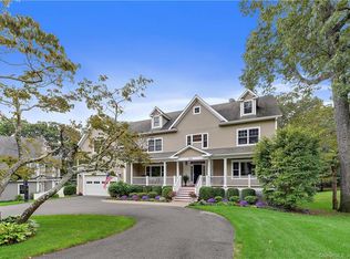 325 Romanock Rd, Fairfield, CT 06825