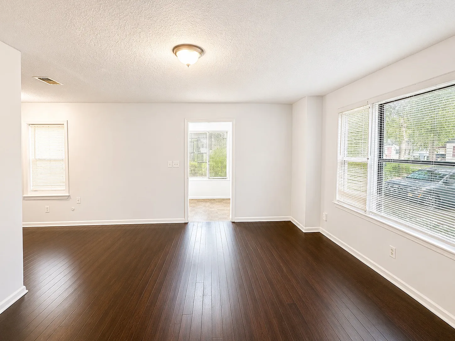 2 bed, 932 sqft, $1,345 — Photo 4