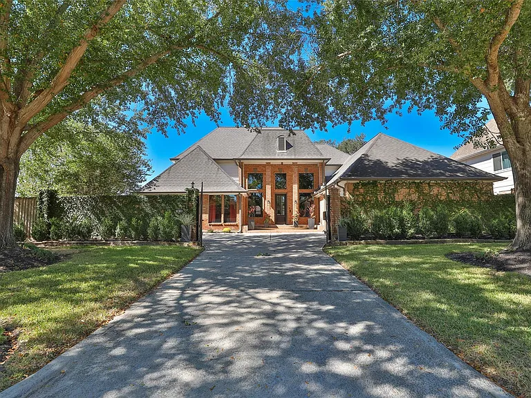 1818 Brookchester Dr — Photo 1