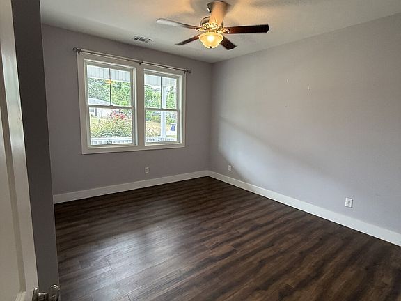 5th image of 5001 Dogwood St