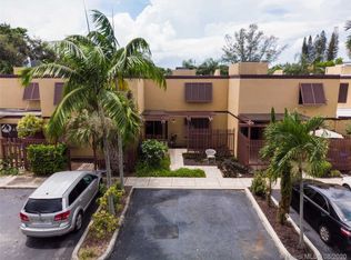 1660 W Golfview Dr, Hollywood, FL 33026