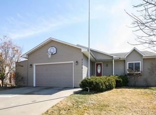 2178 Van Sloun Rd, Chaska, MN 55318