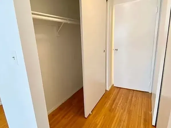 221 East 21st Street image 3 of 6