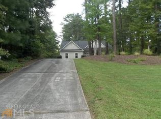 220 Farr Lake Dr, Tyrone, GA 30290