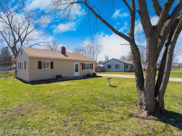 2454 Northdale Dr, Grand Blanc, MI 48439