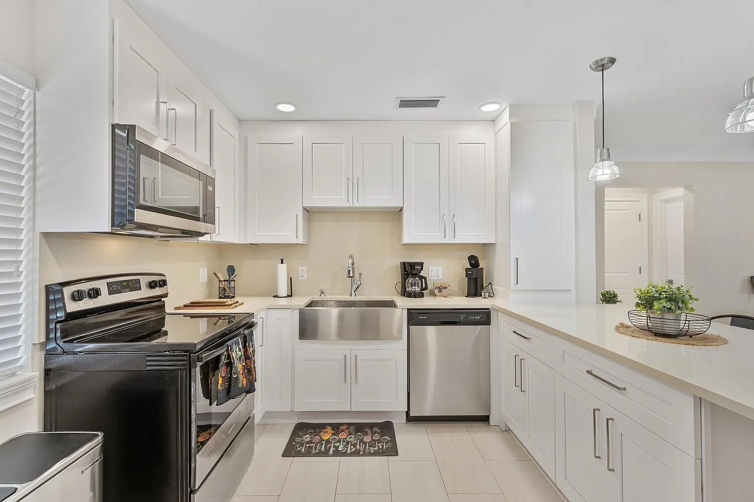 2 bed, 1.0 bath, 950 sqft, $2,550 — Photo 1