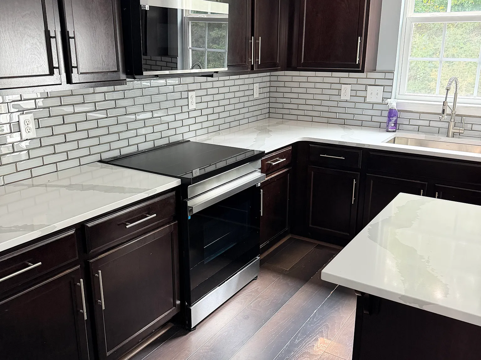 3 bed, 2025 sqft, $2,785 — Photo 2