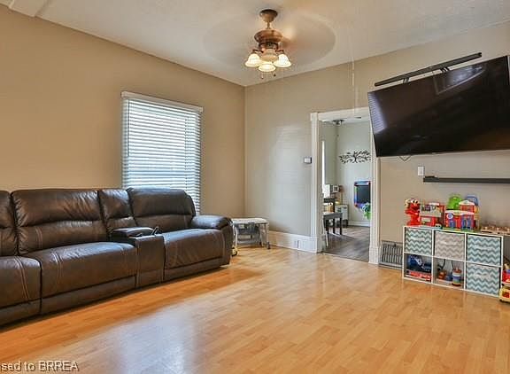 5th image of 42 Spring St