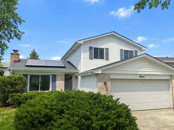 7 Blue Jay Ct, Woodridge, IL 60517