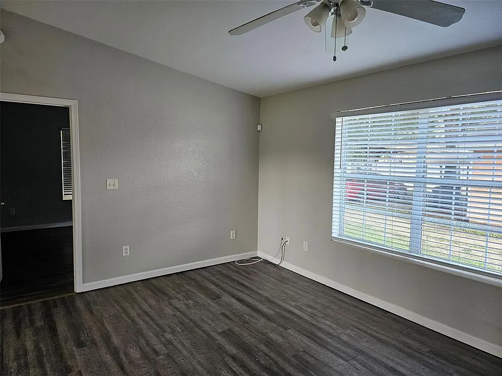 3 bed, 2.0 bath, 1056 sqft, $1,900 — Photo 3